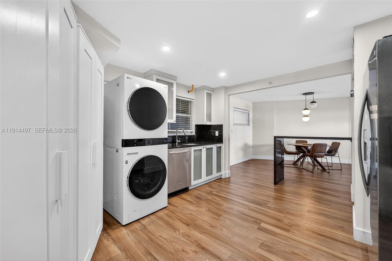 OCTAGON TOWERS I CONDO - Residential