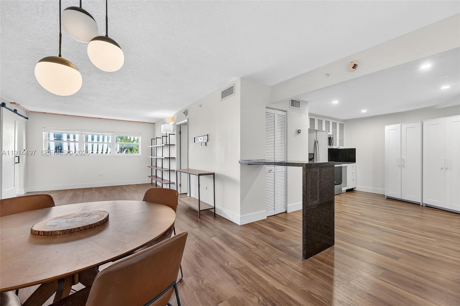 OCTAGON TOWERS I CONDO - Residential