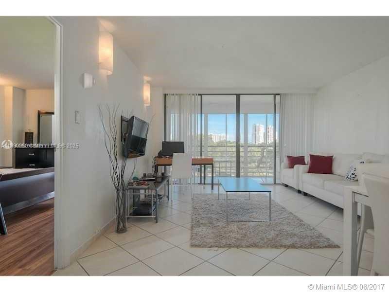 BISCAYA IV CONDO - Residential Lease