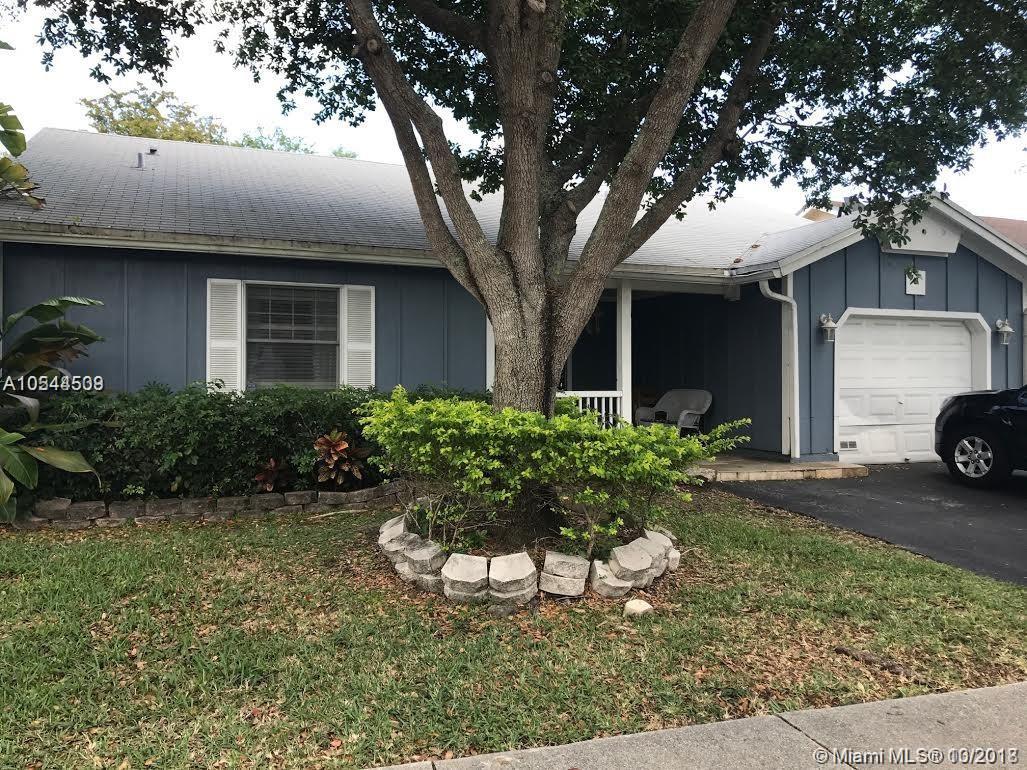 LOCATION LOCATION LOCATION... Beautiful well kept 3/2 Single family home in high desired Country Walk, will move fast!