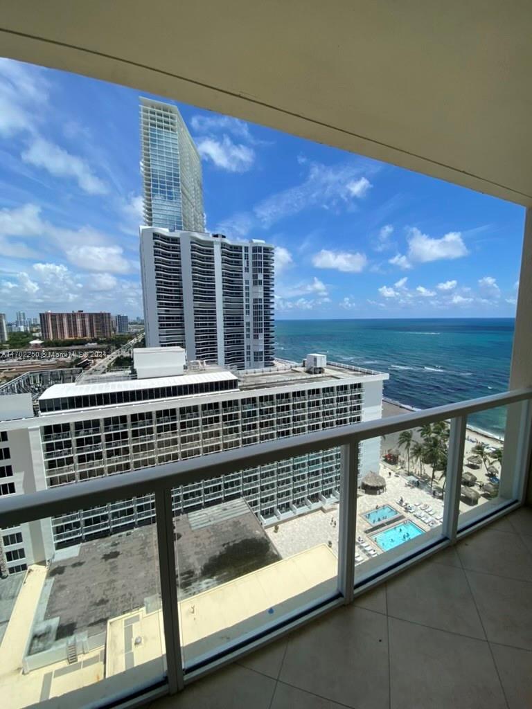 LA PERLA CONDO - Residential Lease