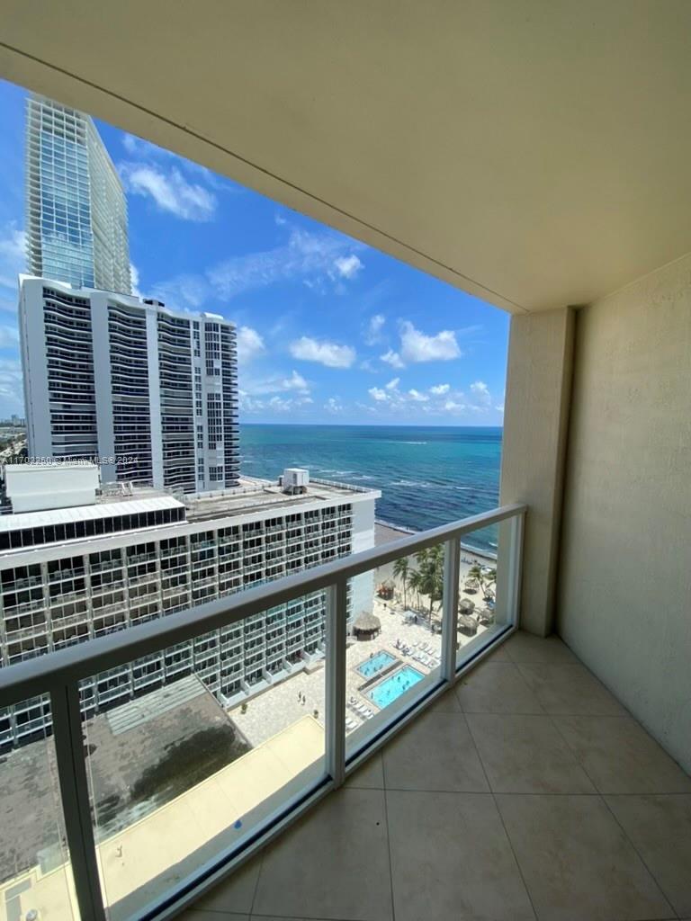 LA PERLA CONDO - Residential Lease