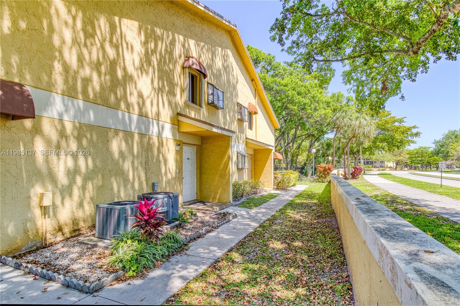 OAKLAND FOREST CLUB CONDO - Residential