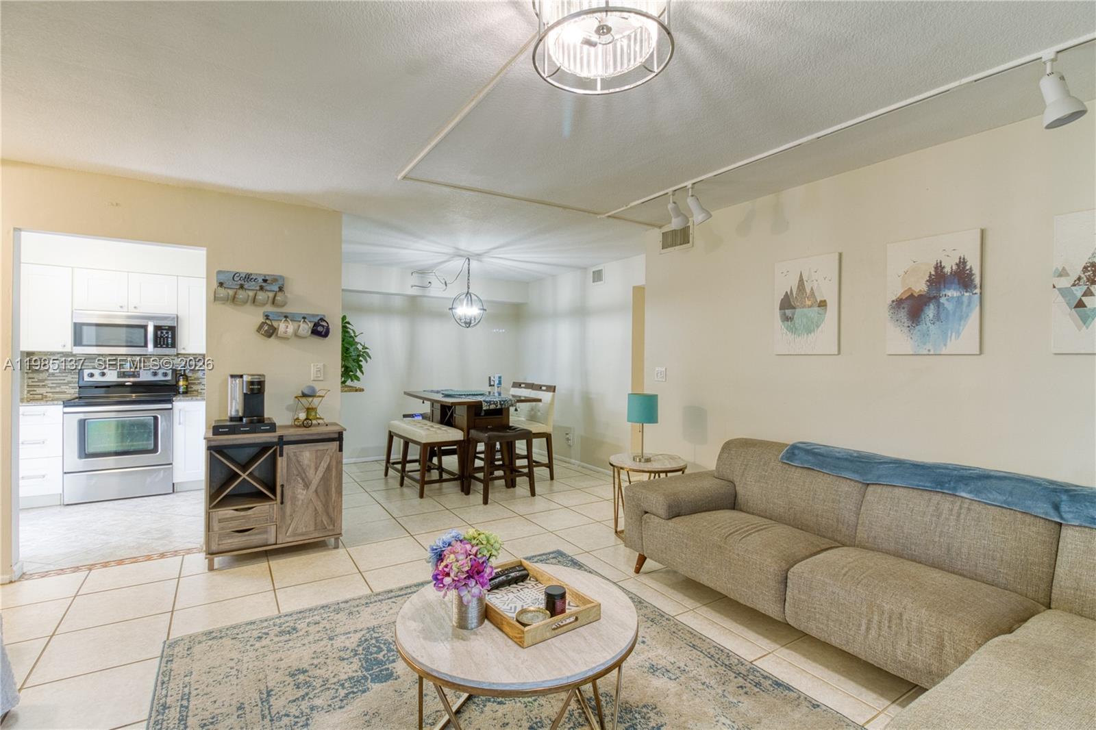 OAKLAND FOREST CLUB CONDO - Residential