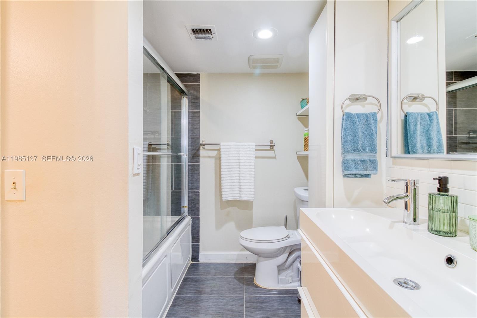 OAKLAND FOREST CLUB CONDO - Residential