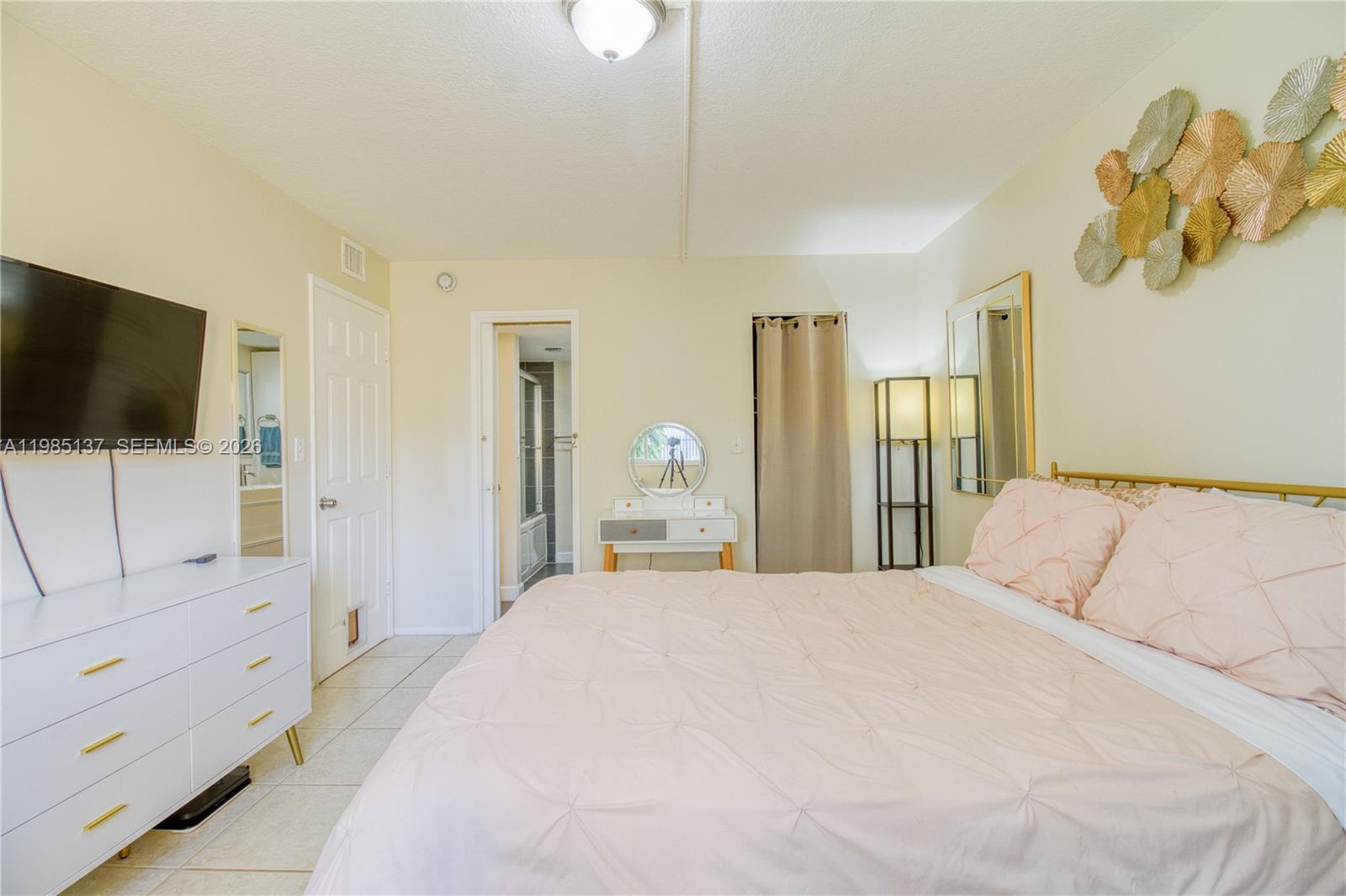 OAKLAND FOREST CLUB CONDO - Residential