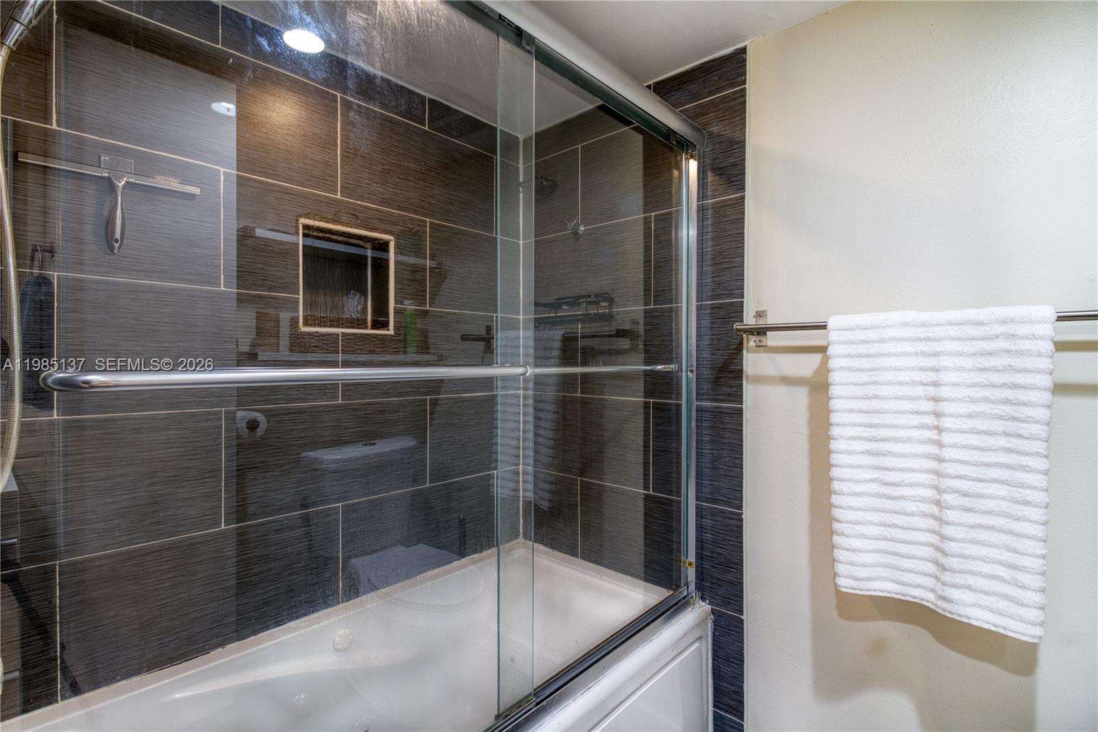 OAKLAND FOREST CLUB CONDO - Residential