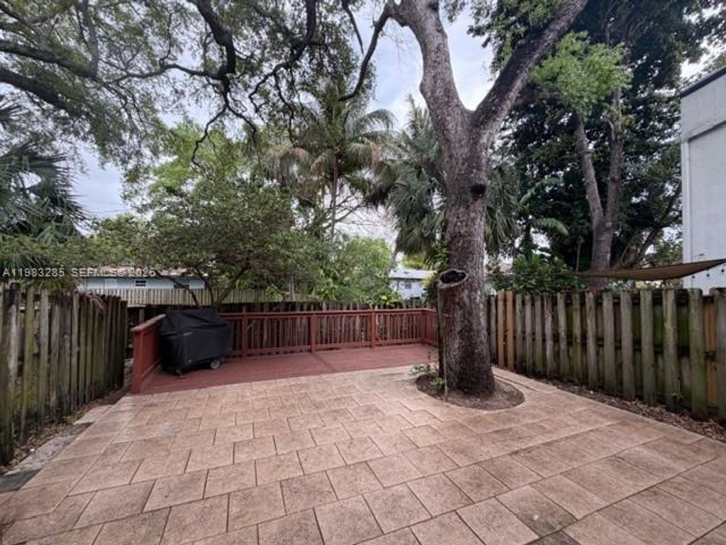 Photo of 2927 SW 18th Ter #2927, Fort Lauderdale, FL 33315 (MLS # A11983285)