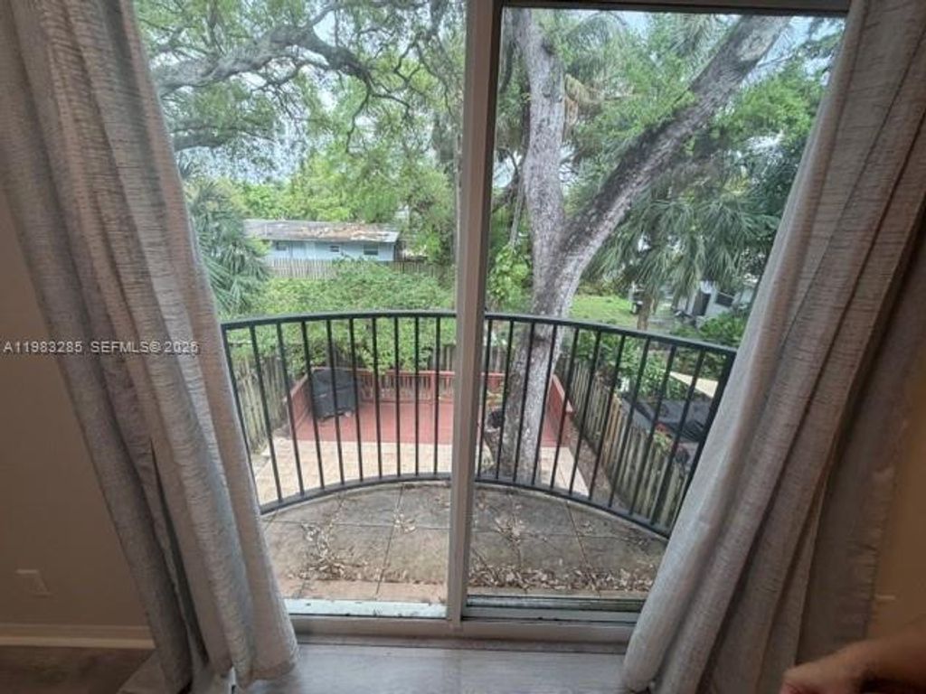 Photo of 2927 SW 18th Ter #2927, Fort Lauderdale, FL 33315 (MLS # A11983285)