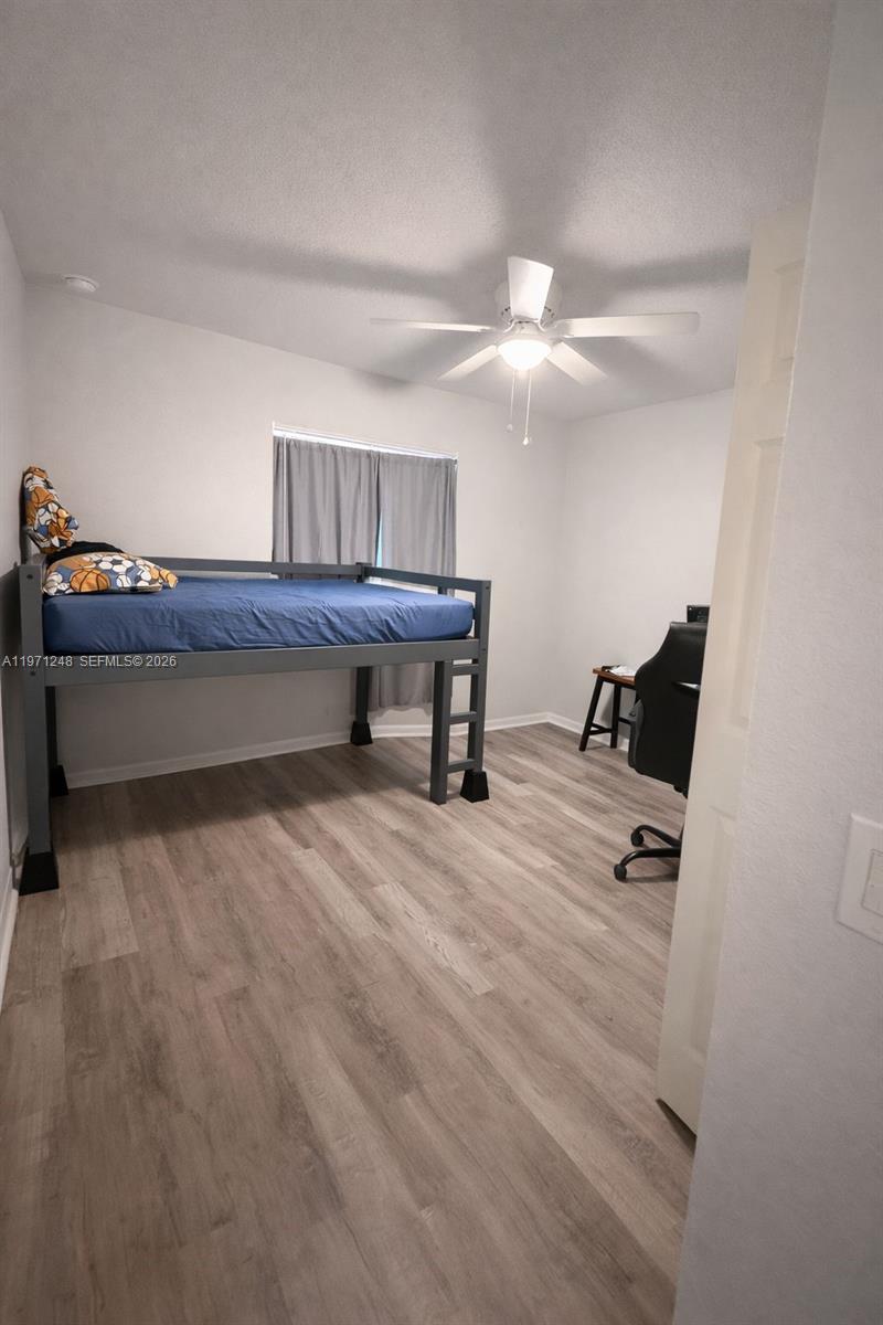 VARSITY LAKE - Residential