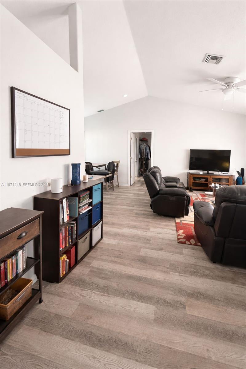 VARSITY LAKE - Residential