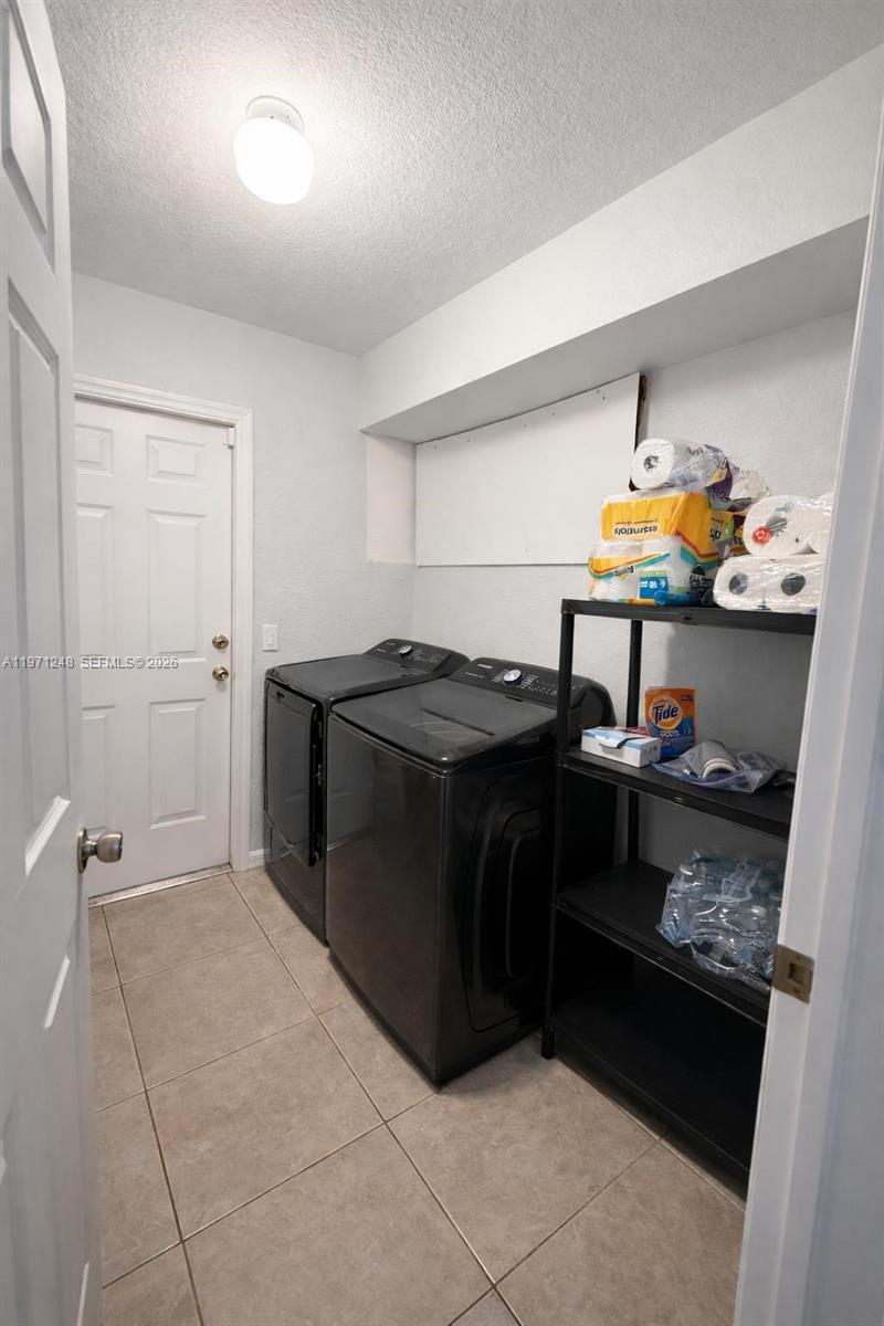 VARSITY LAKE - Residential