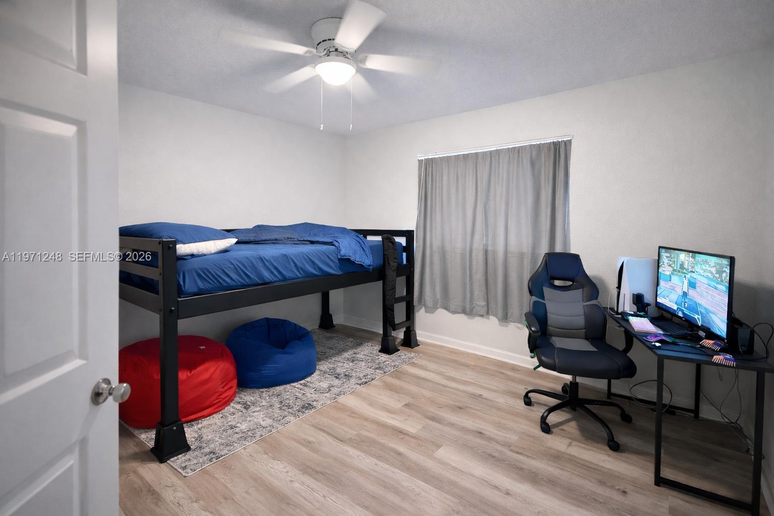 VARSITY LAKE - Residential