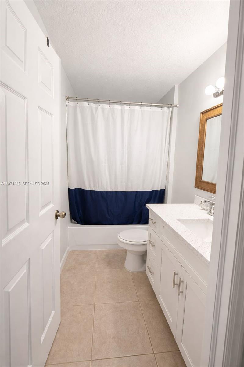 VARSITY LAKE - Residential