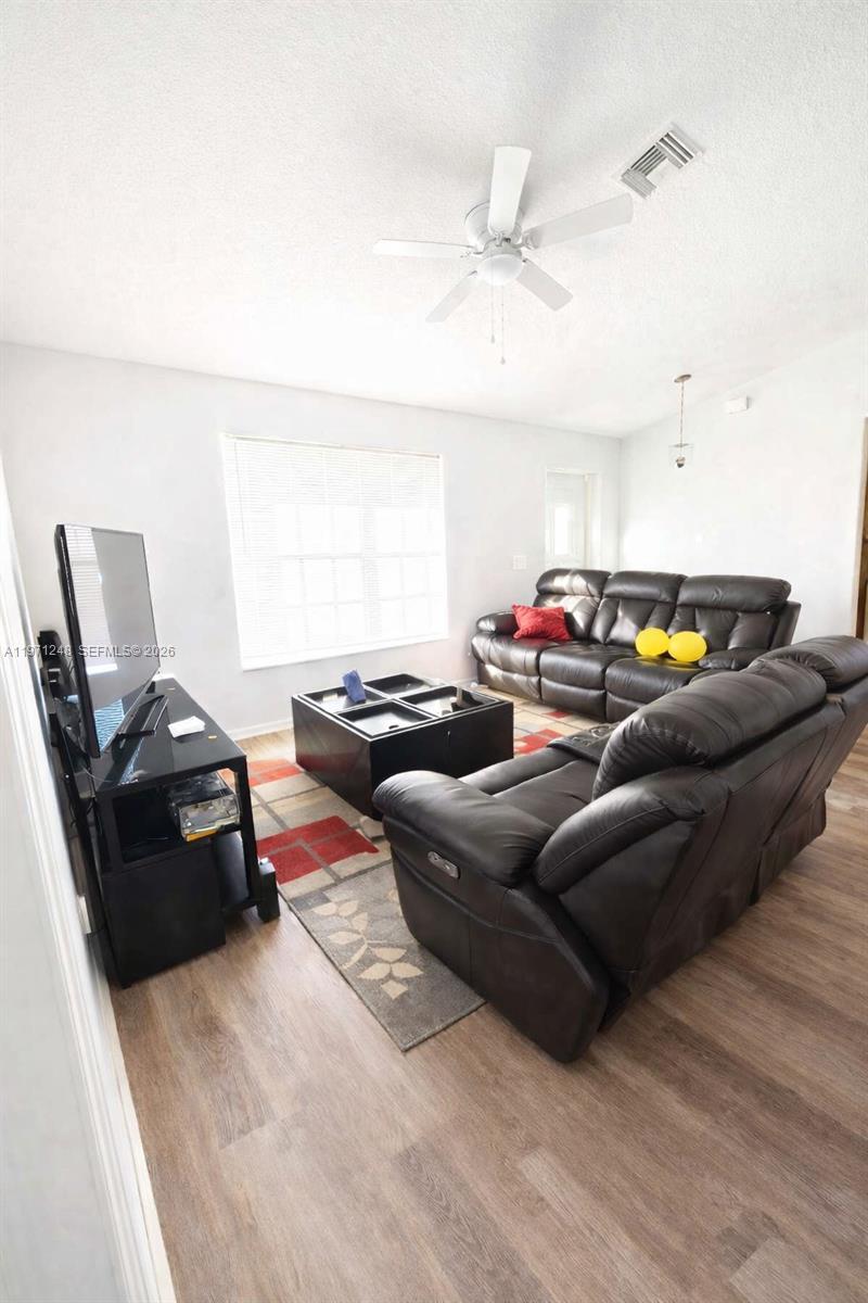 VARSITY LAKE - Residential