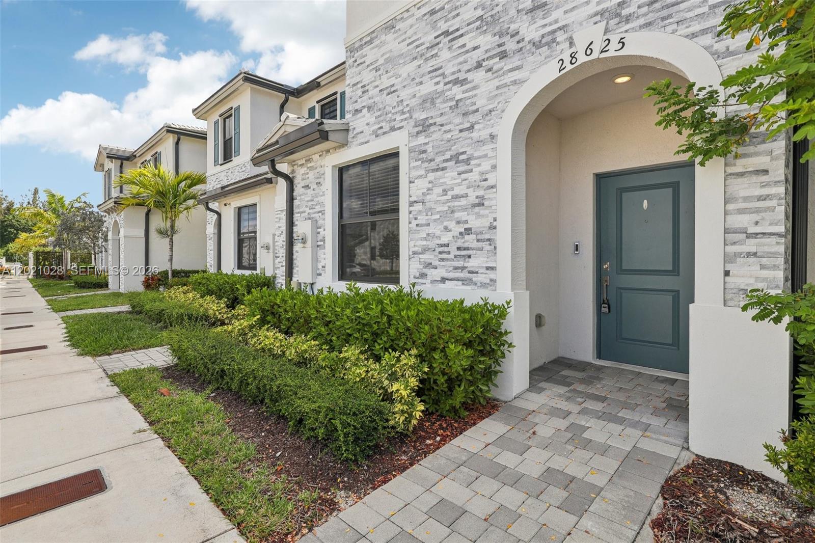 PINE ISLE - Residential