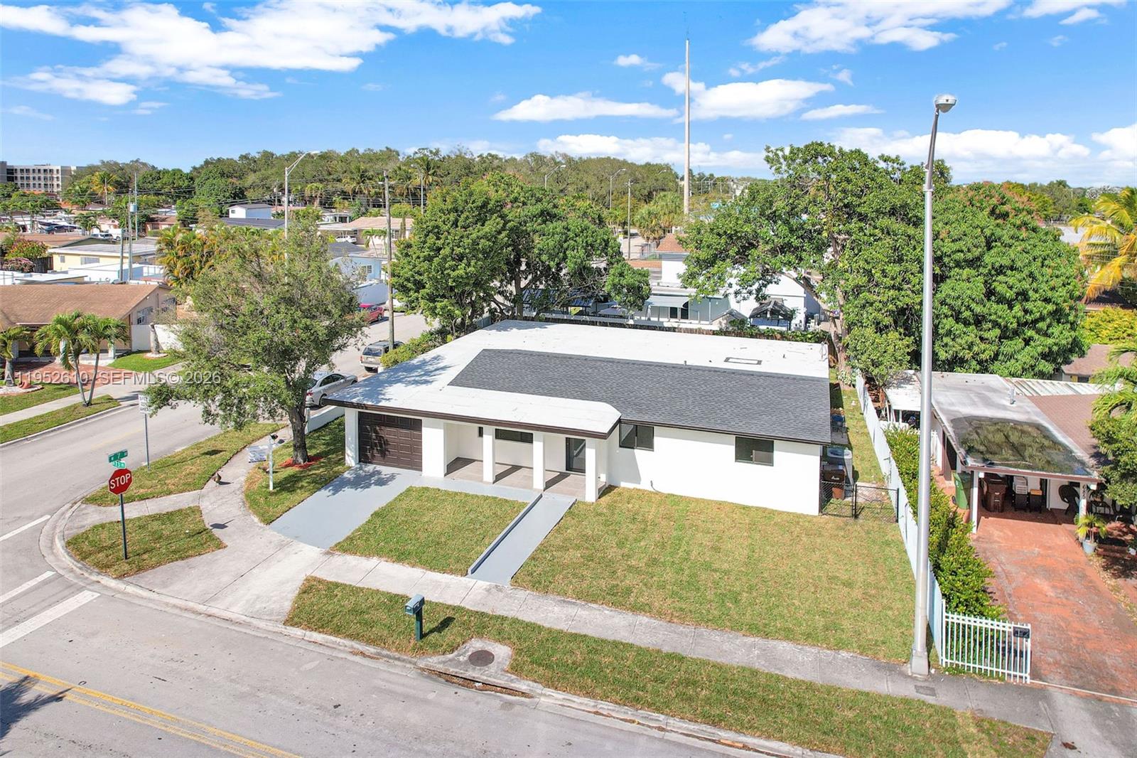 695 W 73rd Pl, Hialeah, FL, 33014/$899,900 2 695 W 73rd Pl