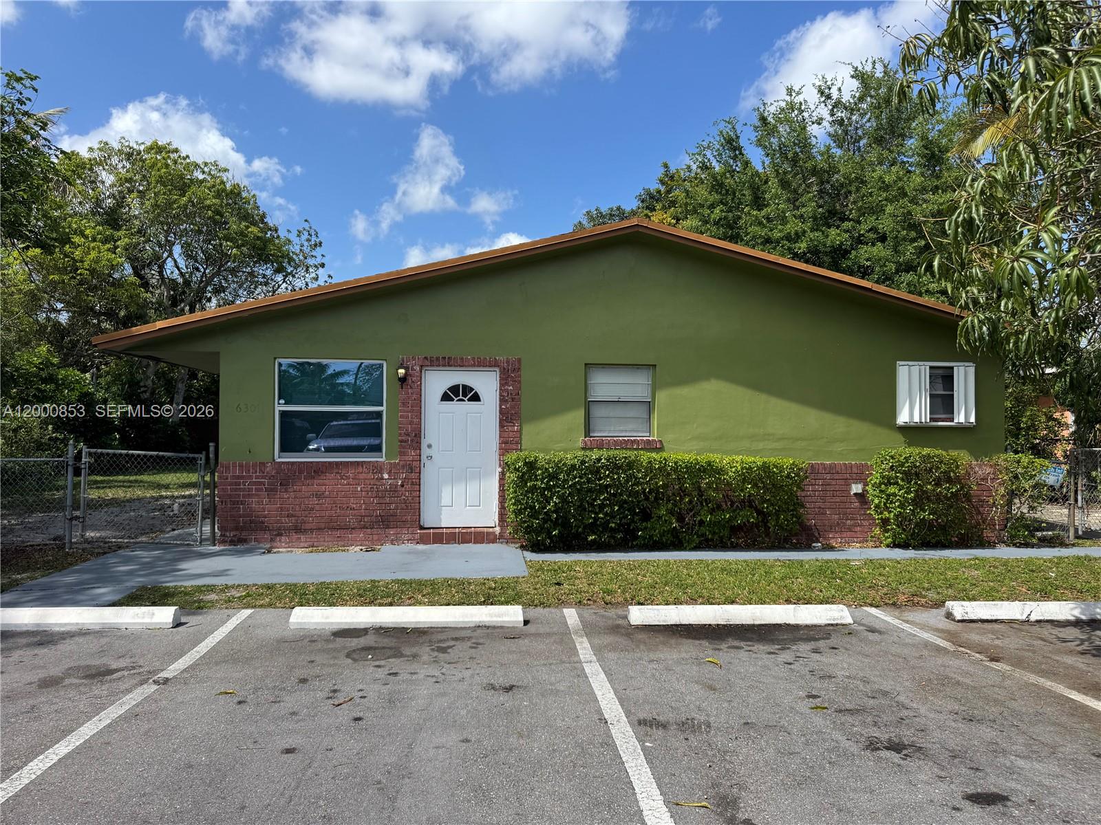 MIAMI GARDENS ESTATES SEC - Residential Lease