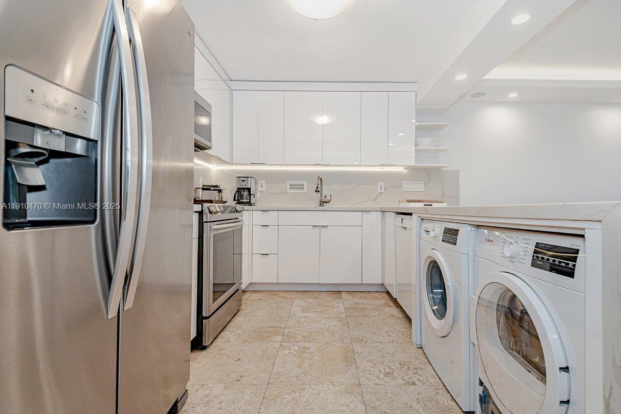 RONEY PALACE CONDO - Residential Lease