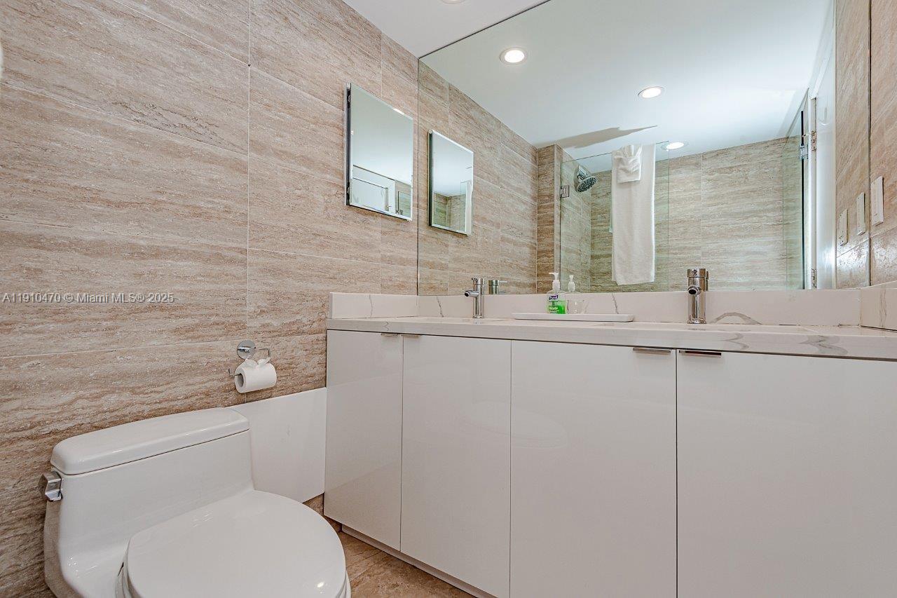 RONEY PALACE CONDO - Residential Lease