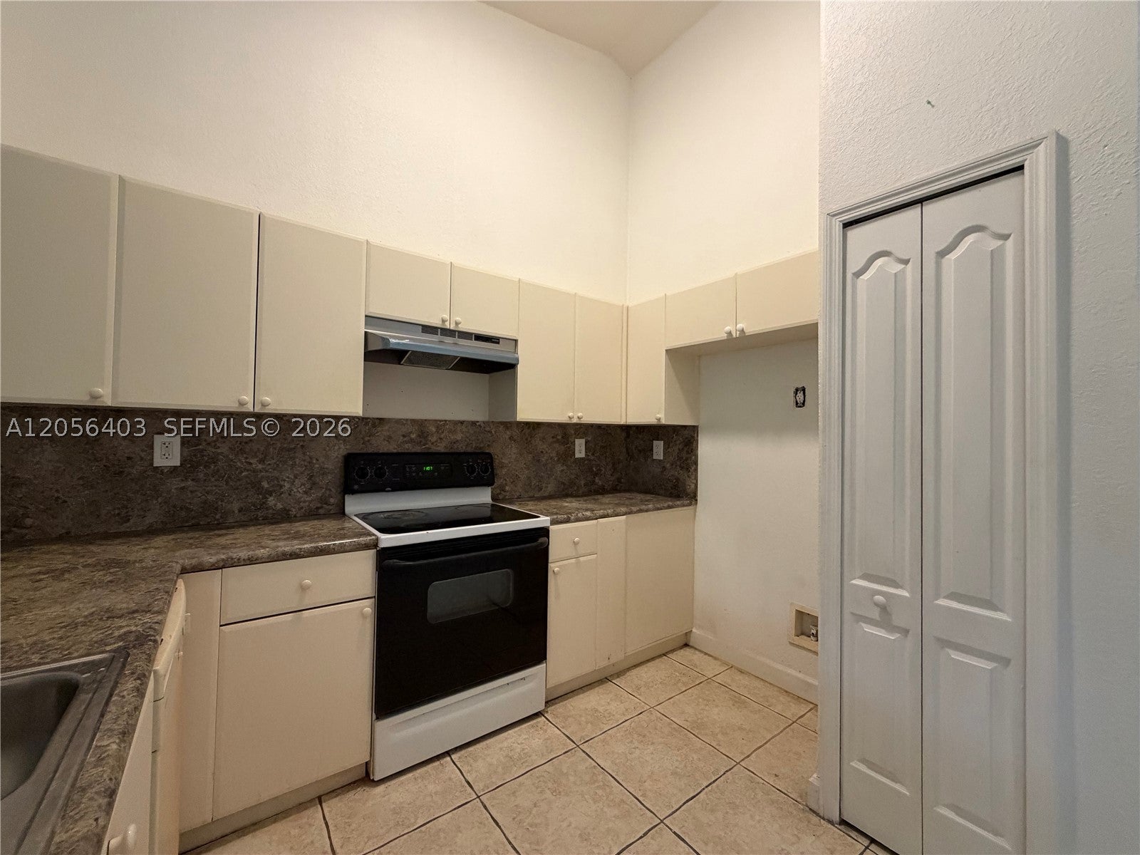1661 SE 28th St 204