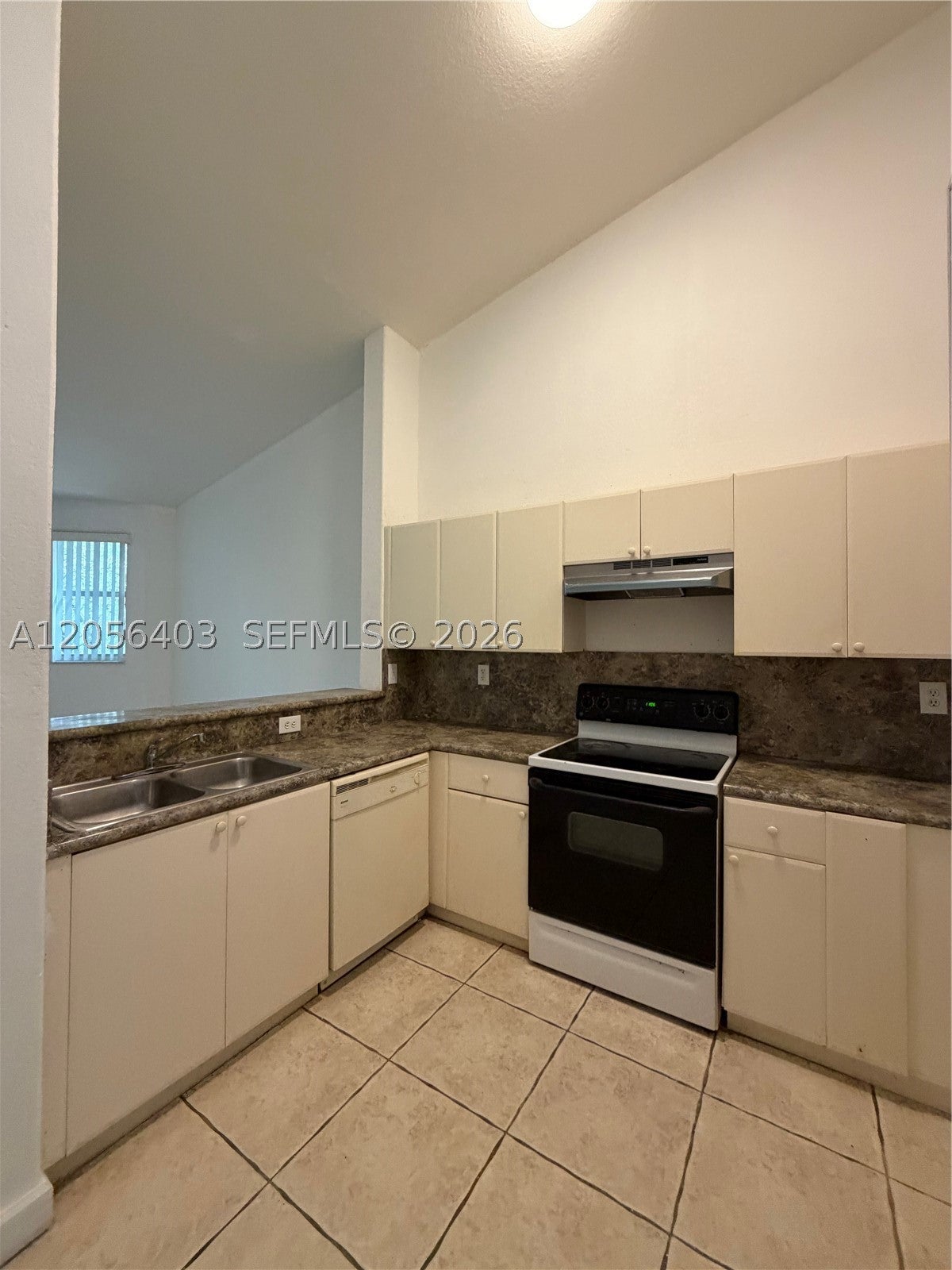 1661 SE 28th St 204