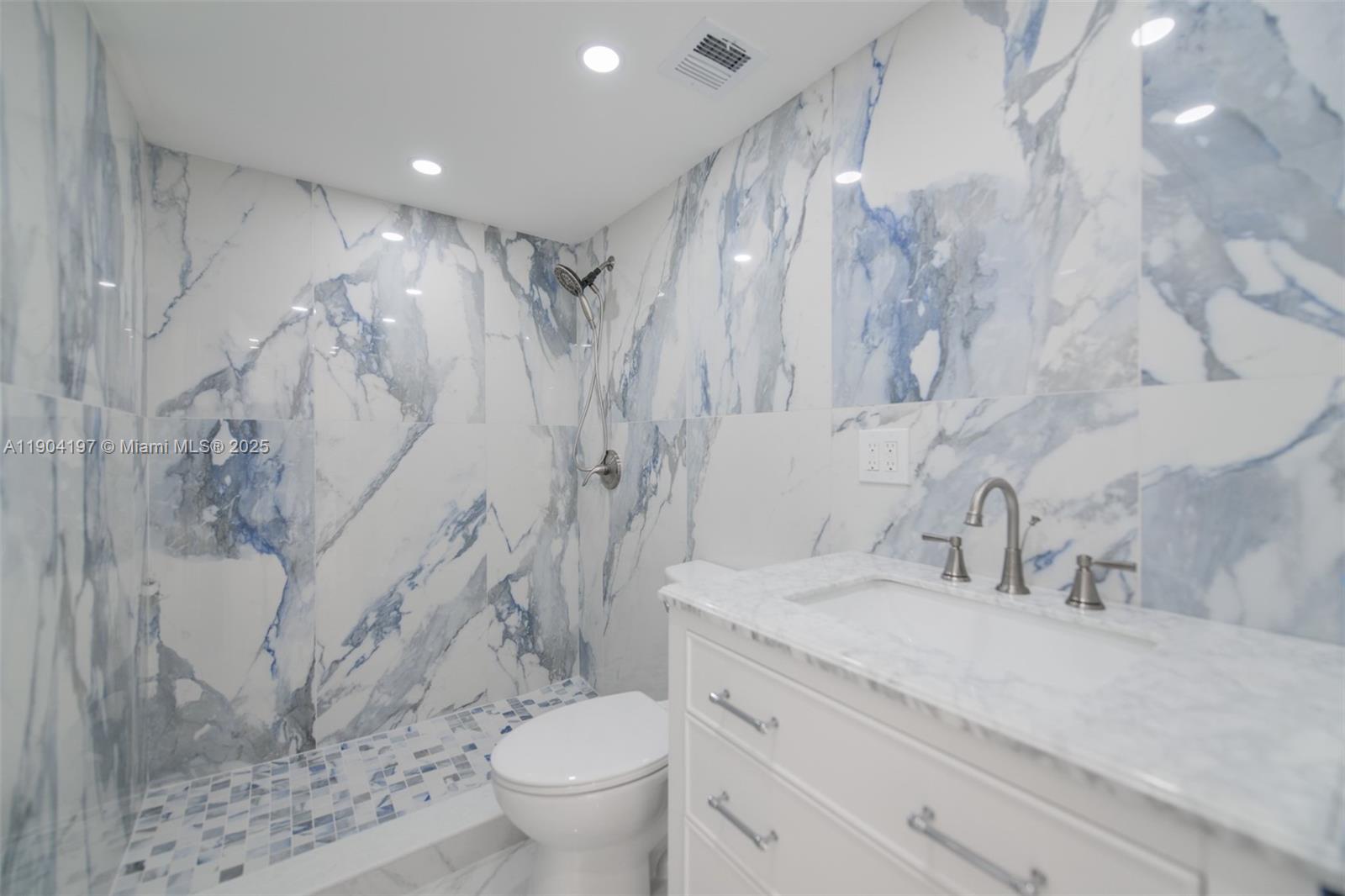 HEMISPHERES CONDO - Residential Lease