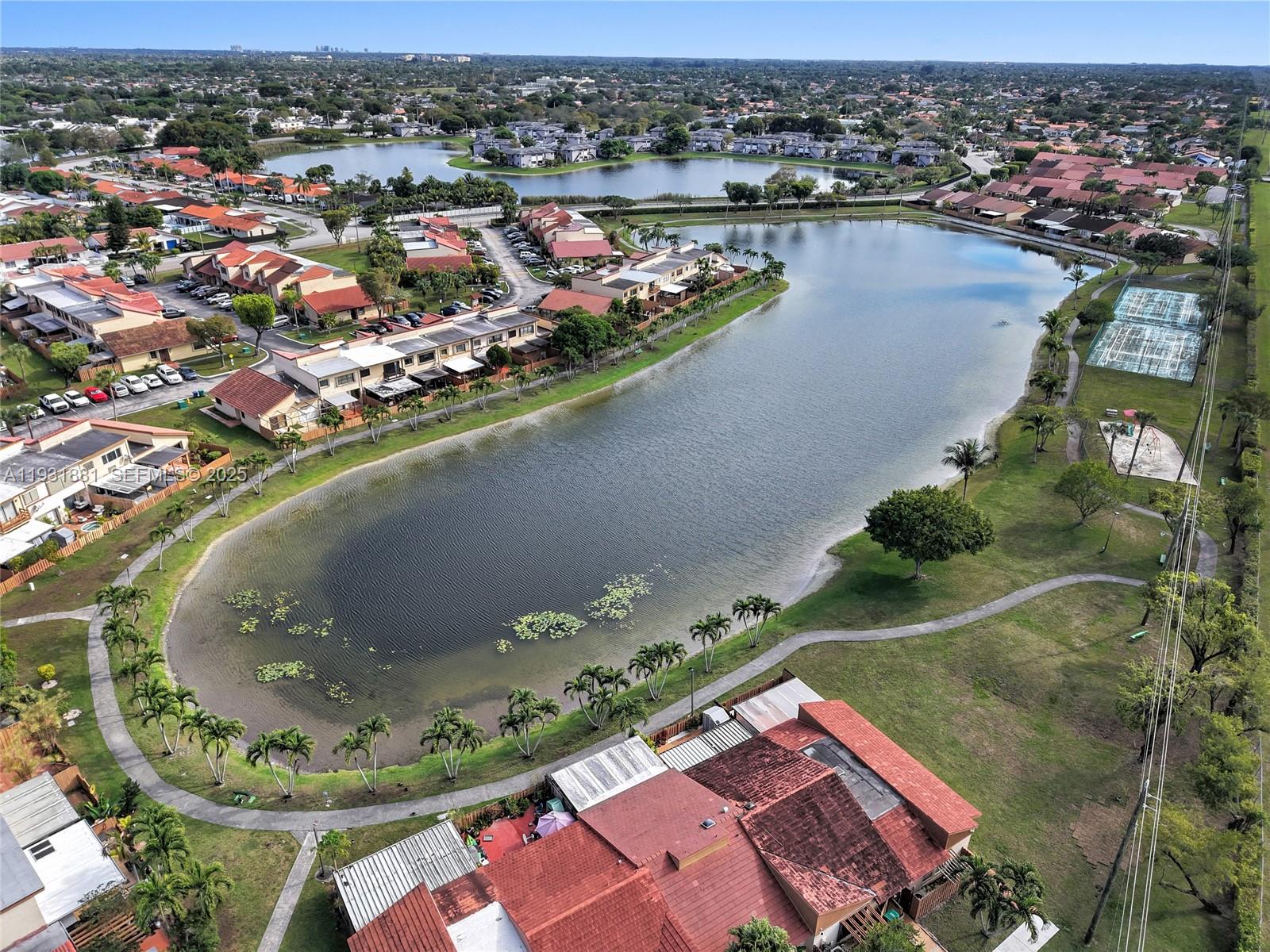 TAMIAMI LAKES TOWNHOMES S - Residential