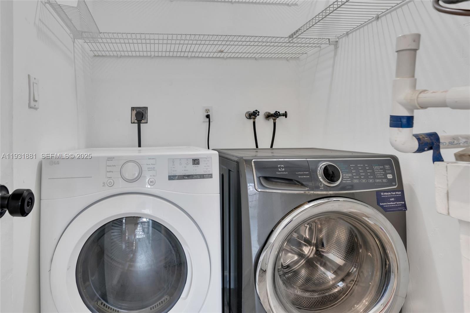 TAMIAMI LAKES TOWNHOMES S - Residential