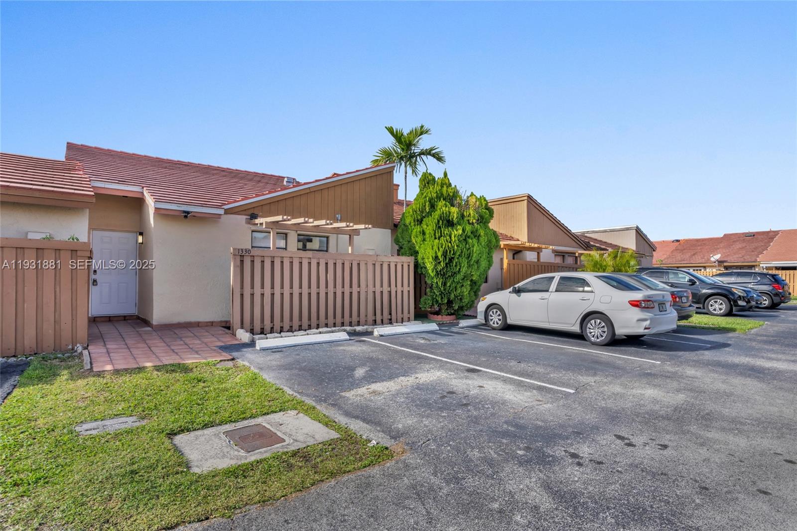 TAMIAMI LAKES TOWNHOMES S - Residential