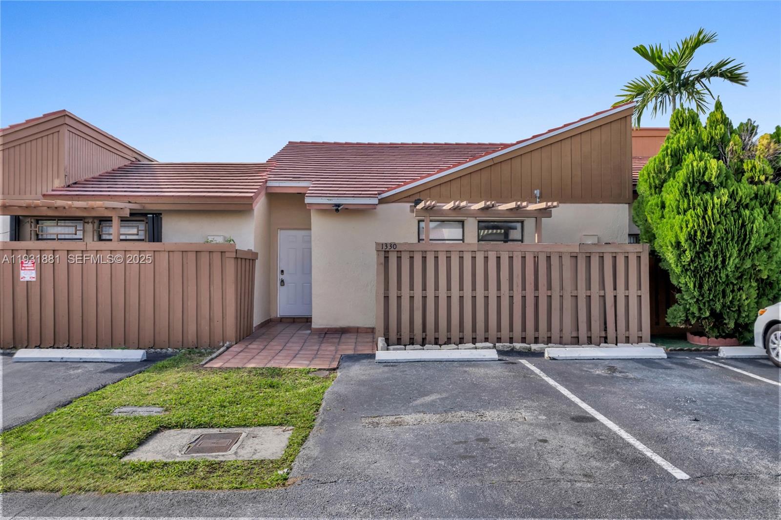 TAMIAMI LAKES TOWNHOMES S - Residential