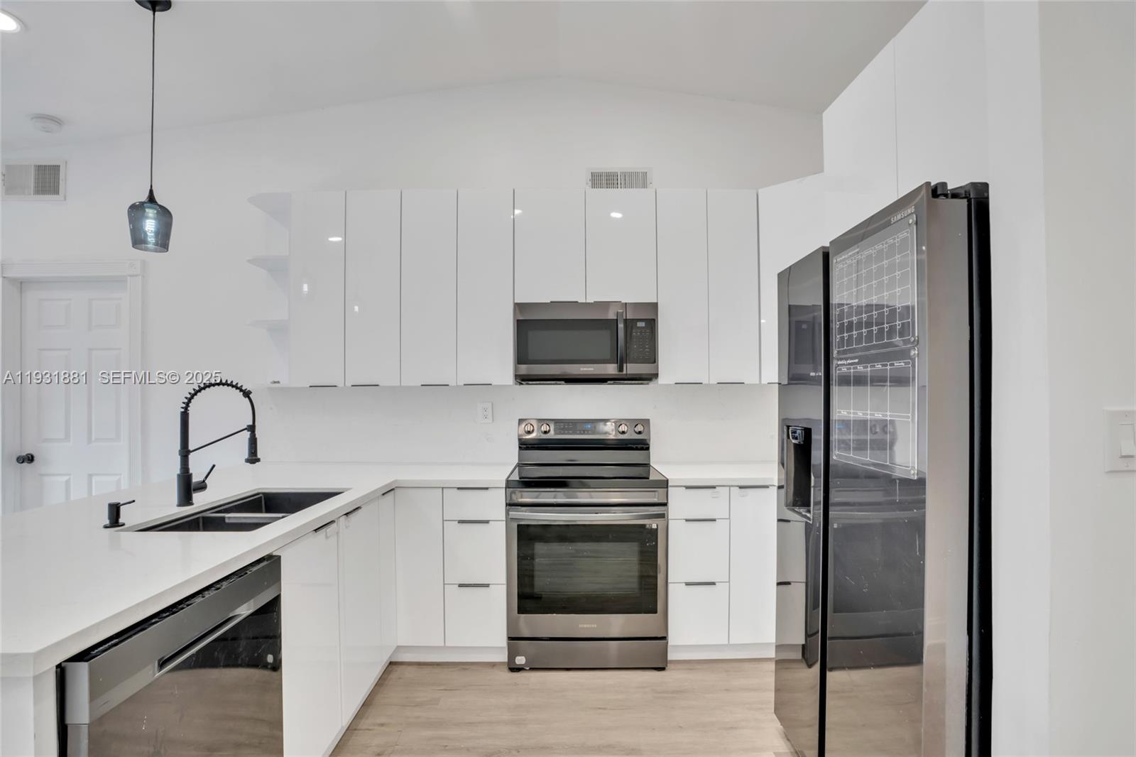 TAMIAMI LAKES TOWNHOMES S - Residential