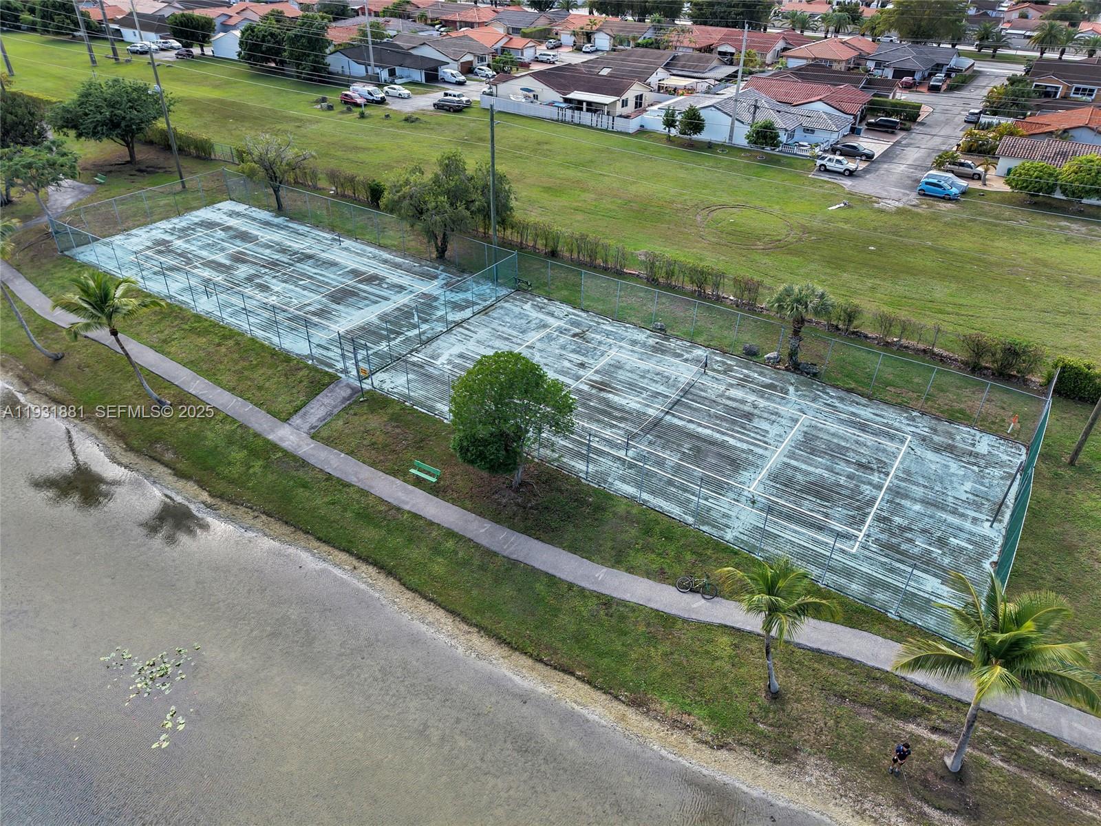 TAMIAMI LAKES TOWNHOMES S - Residential