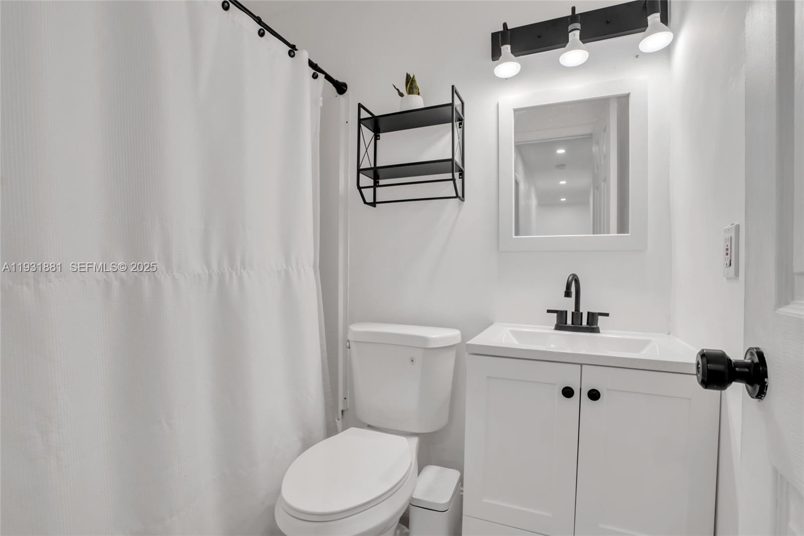 TAMIAMI LAKES TOWNHOMES S - Residential