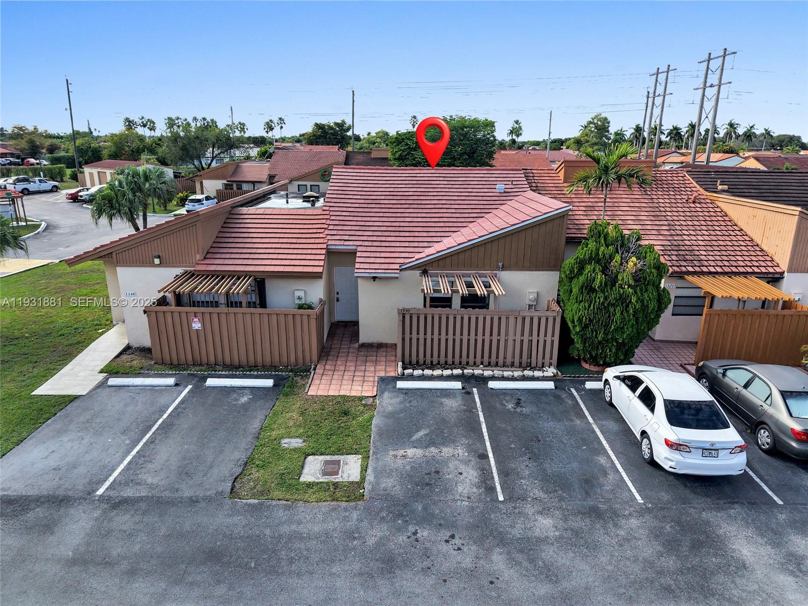 TAMIAMI LAKES TOWNHOMES S - Residential