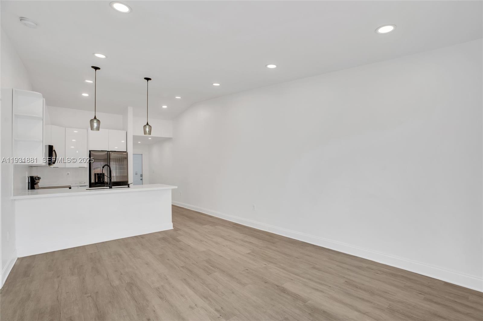 TAMIAMI LAKES TOWNHOMES S - Residential