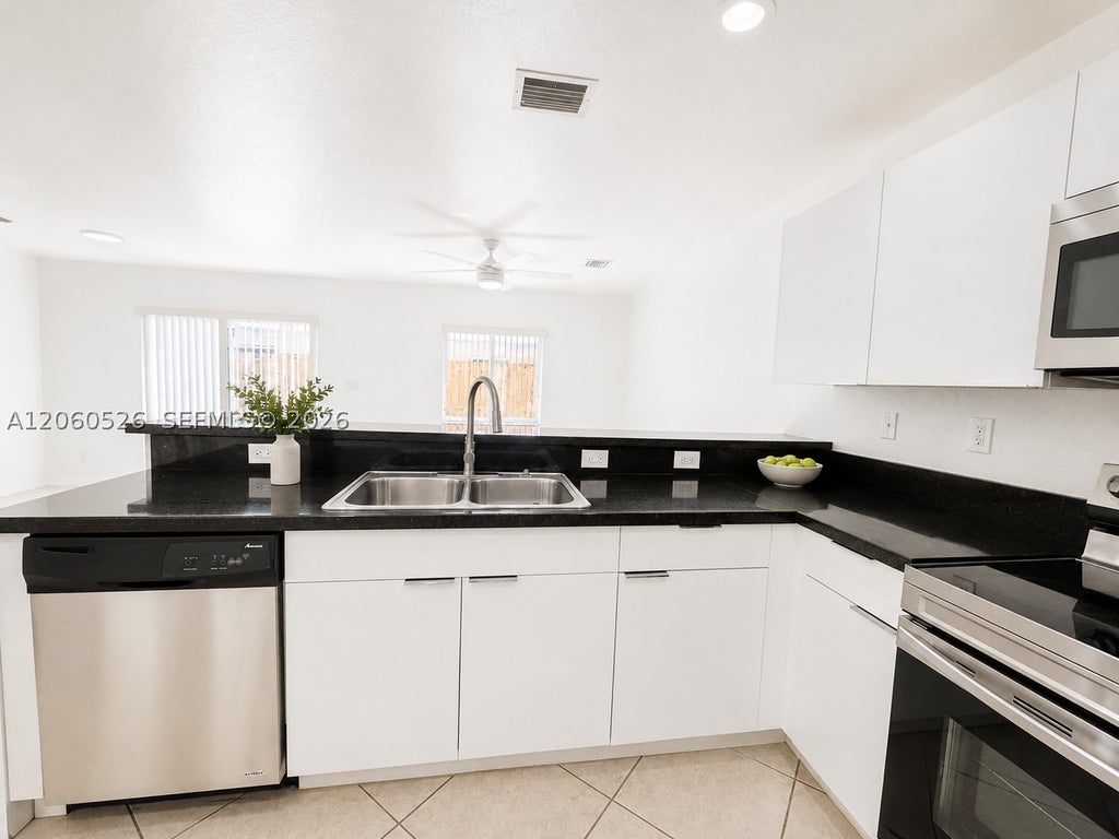 Photo of 324 NE 3rd St #D, Hallandale Beach, FL 33009 (MLS # A12060526)