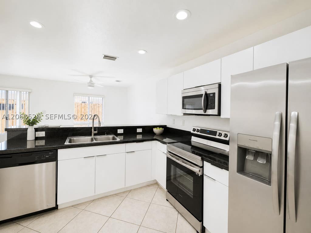 Photo of 324 NE 3rd St #D, Hallandale Beach, FL 33009 (MLS # A12060526)