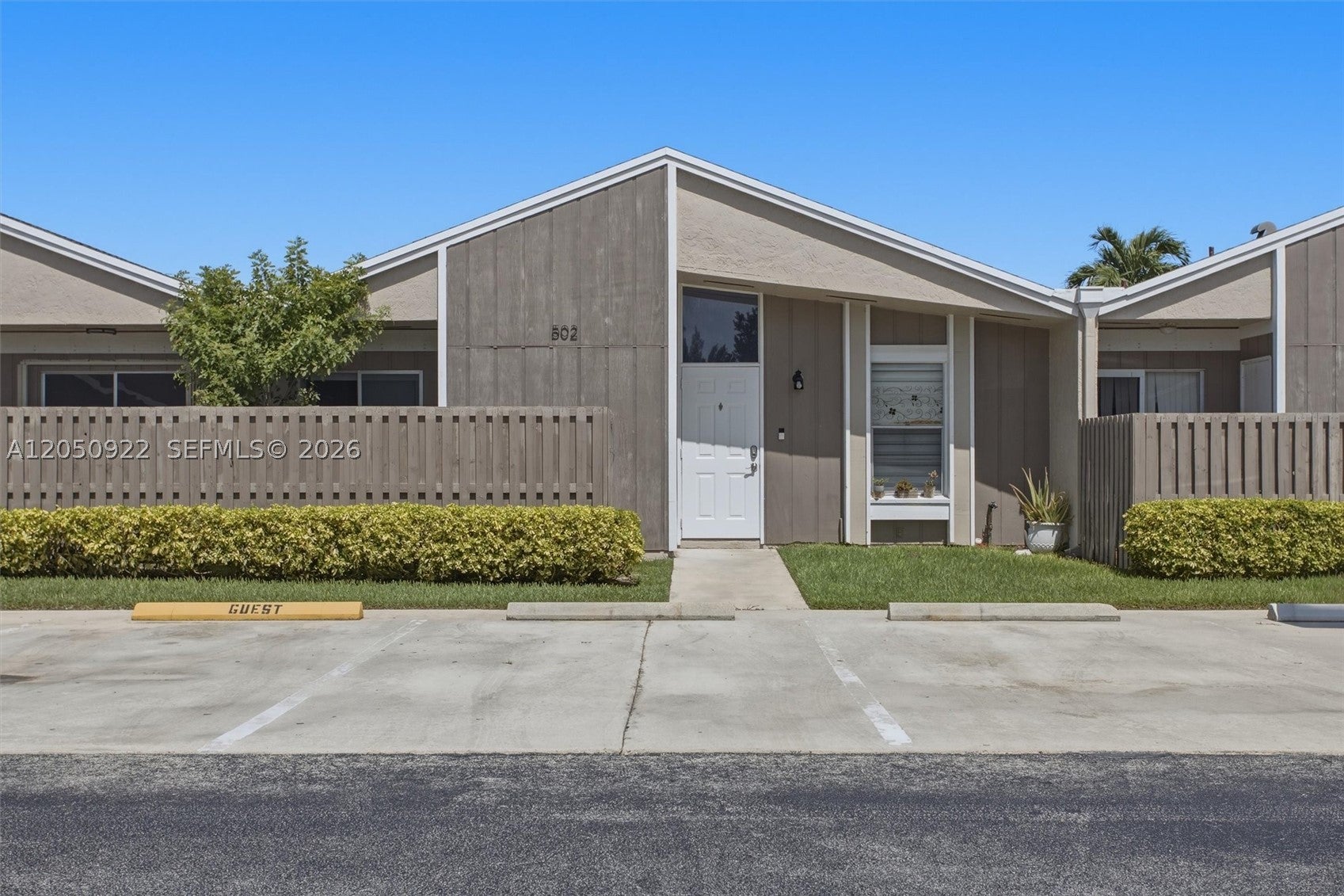 502 Woodgate Cir