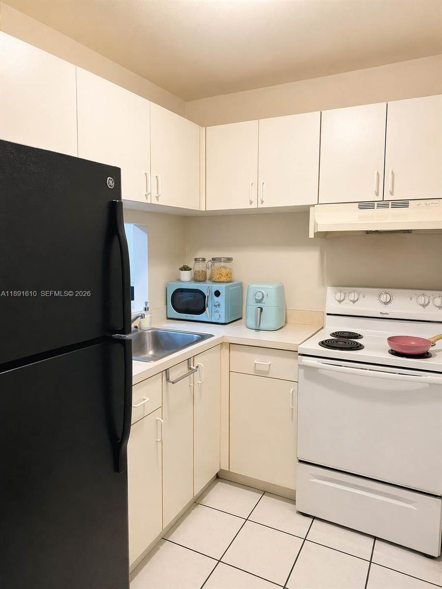 NEW WORLD CONDO APTS III - Residential