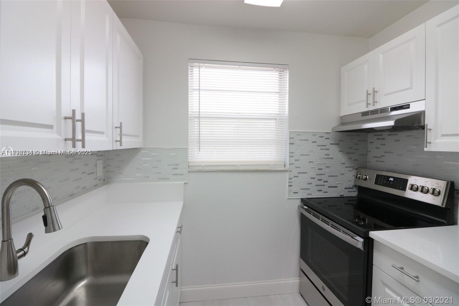 400 NE 1st St 208