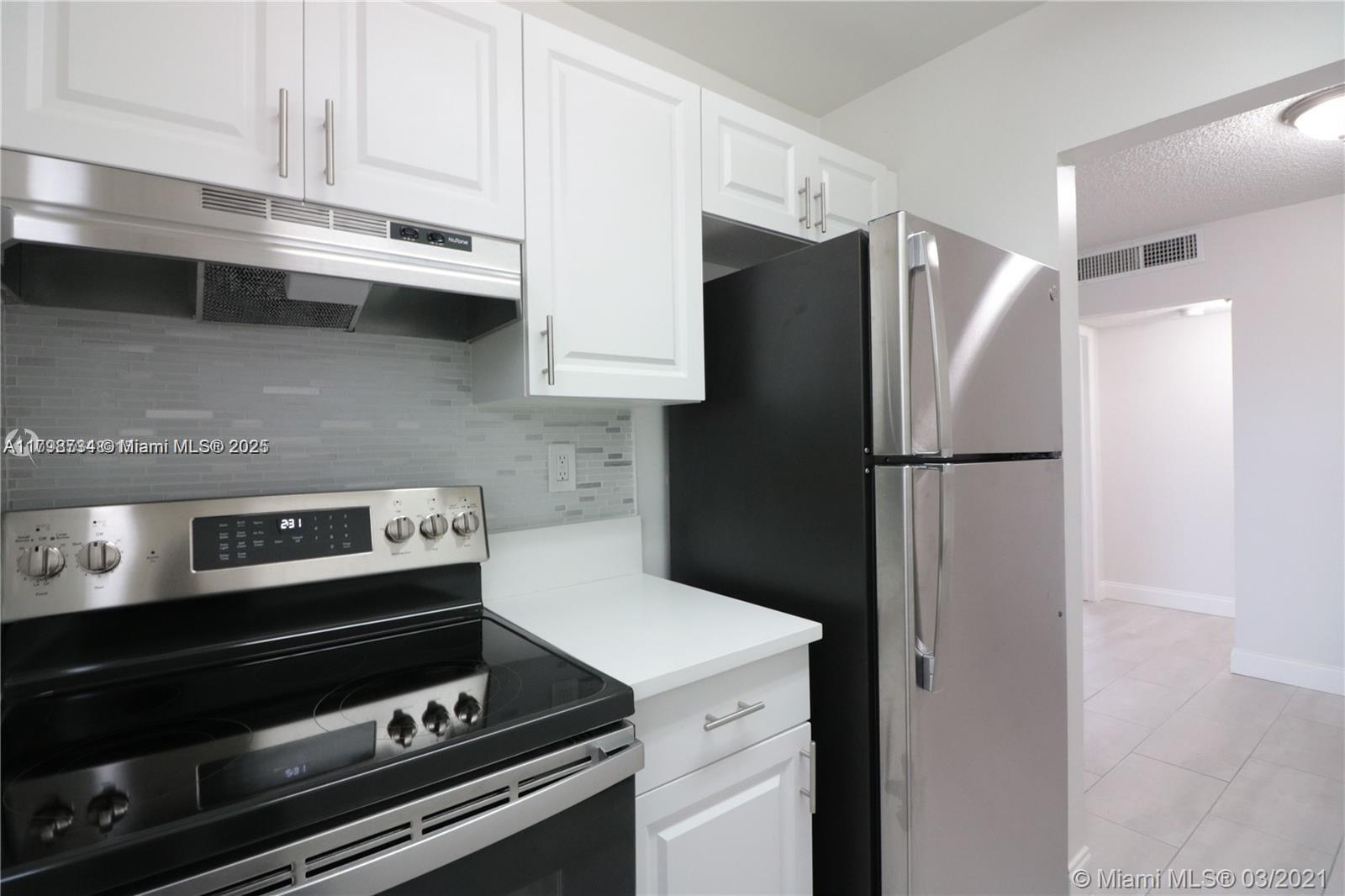 400 NE 1st St 208