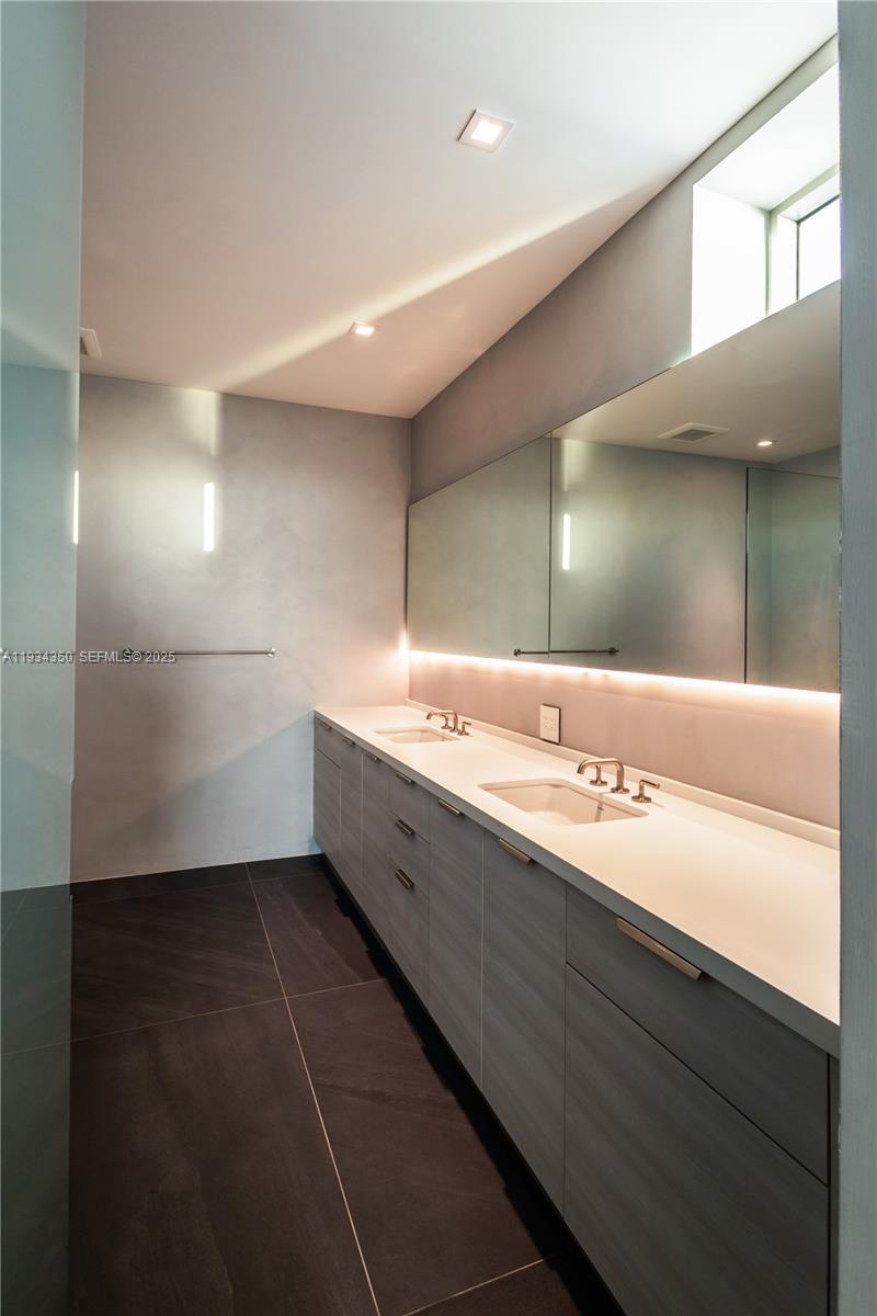 SPACE 01 CONDO - Residential Lease