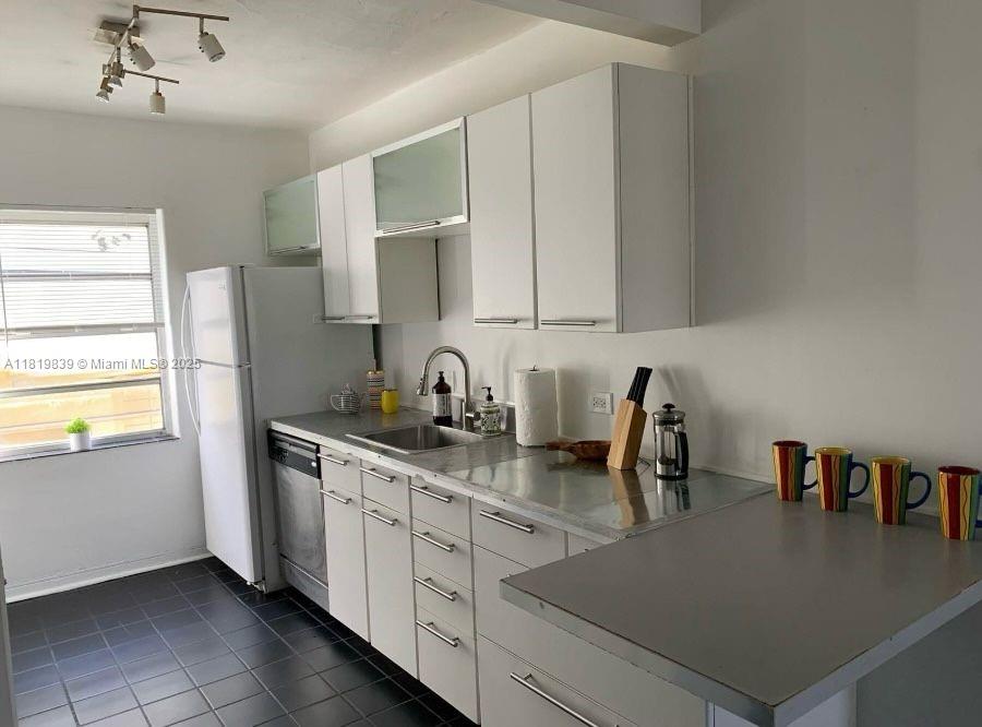 COLONIAL PLAZA CONDO - Residential