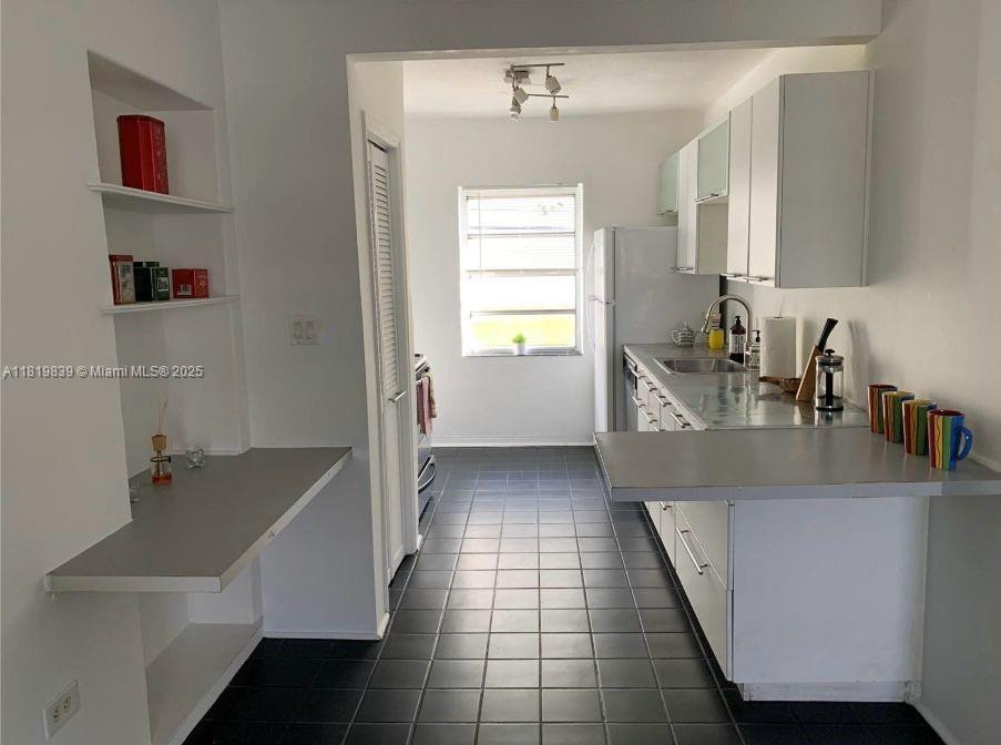 COLONIAL PLAZA CONDO - Residential