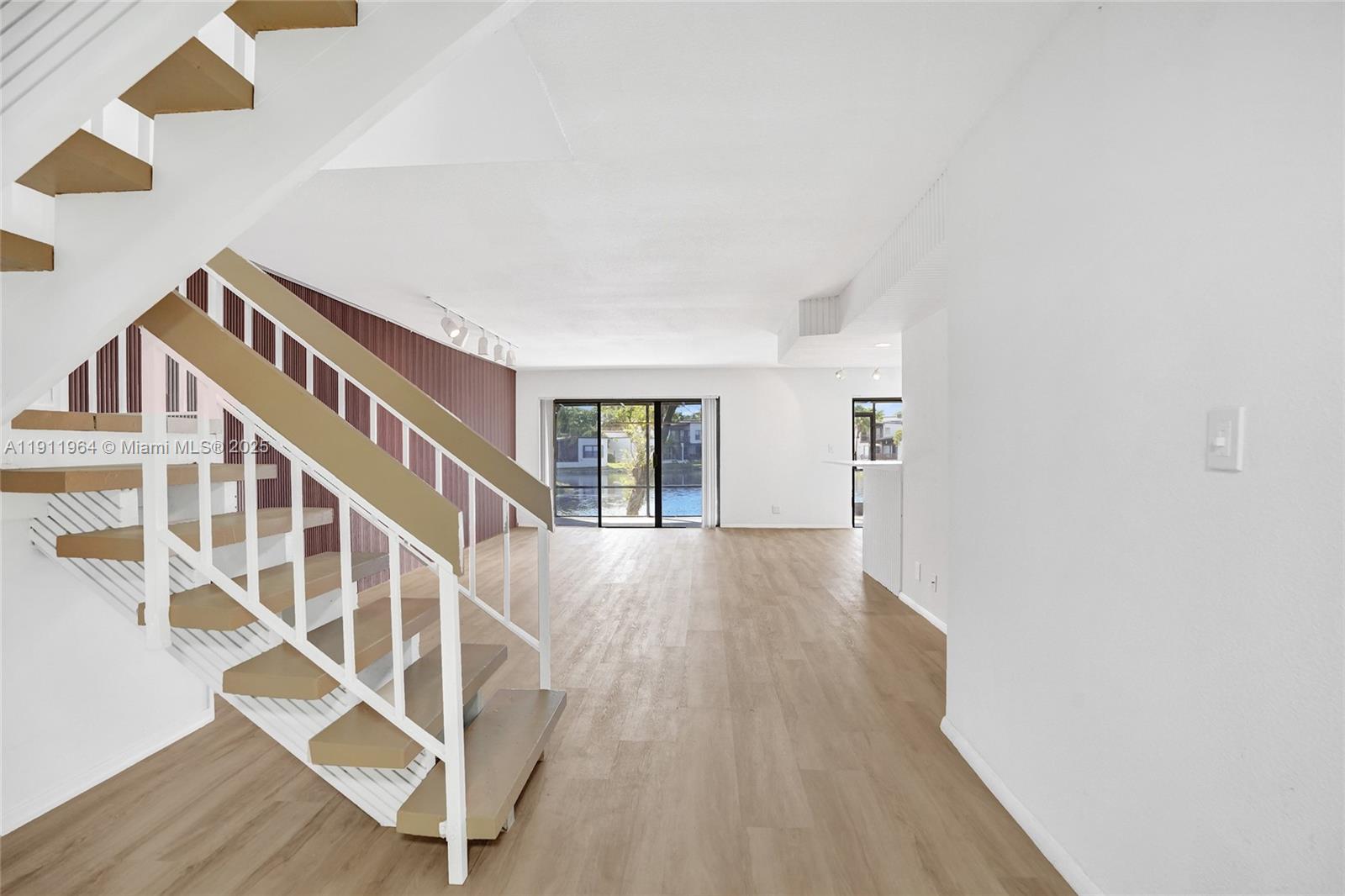 TRELLISES 5A CONDO - Residential