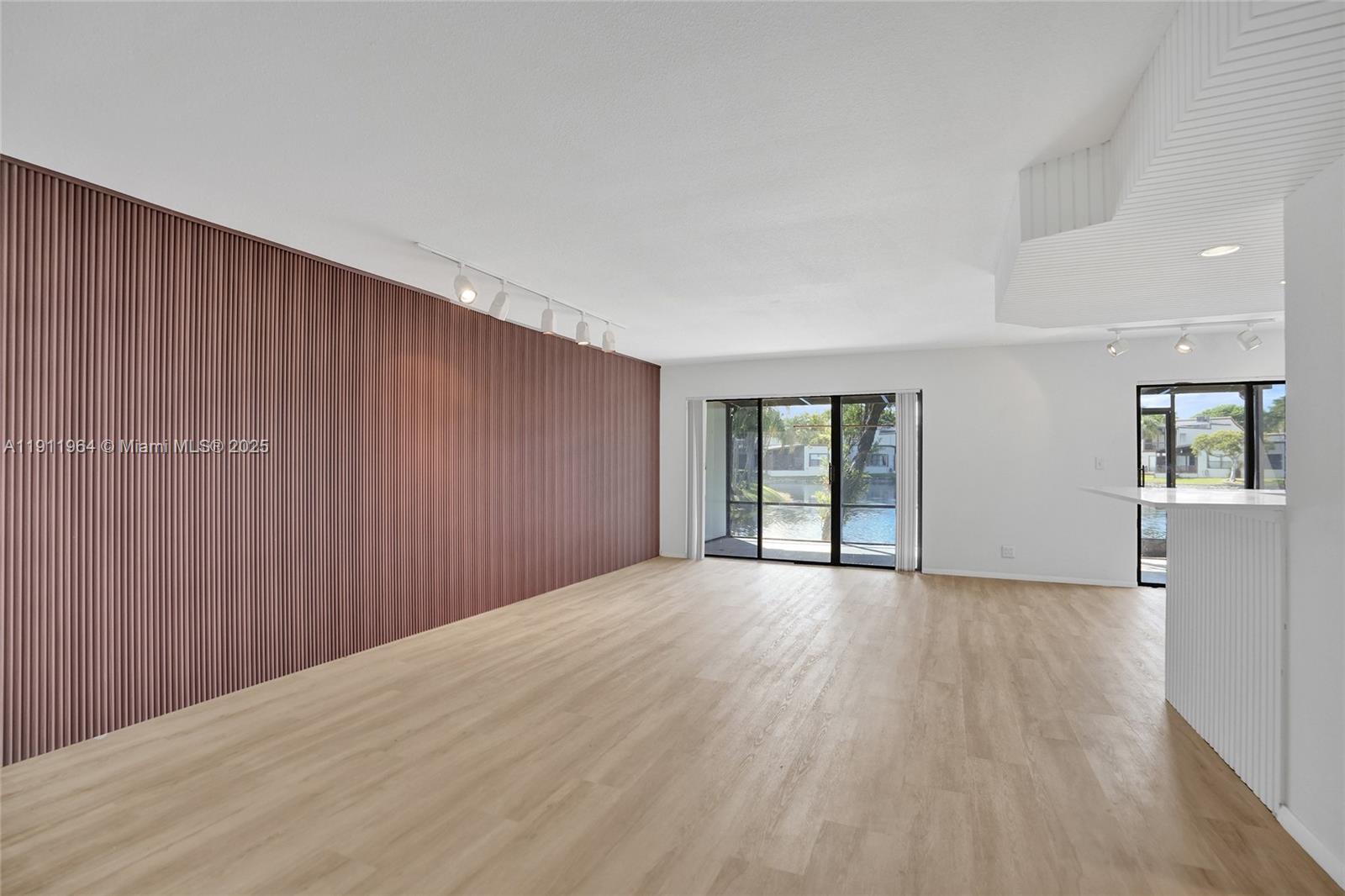 TRELLISES 5A CONDO - Residential