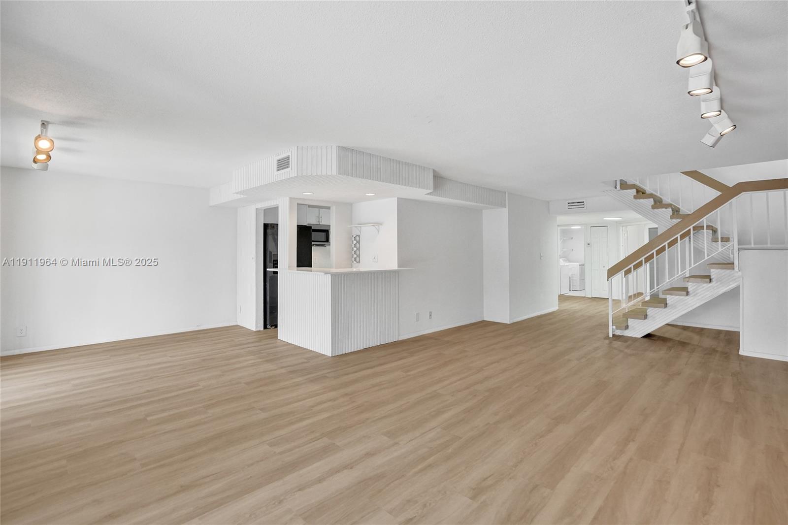 TRELLISES 5A CONDO - Residential