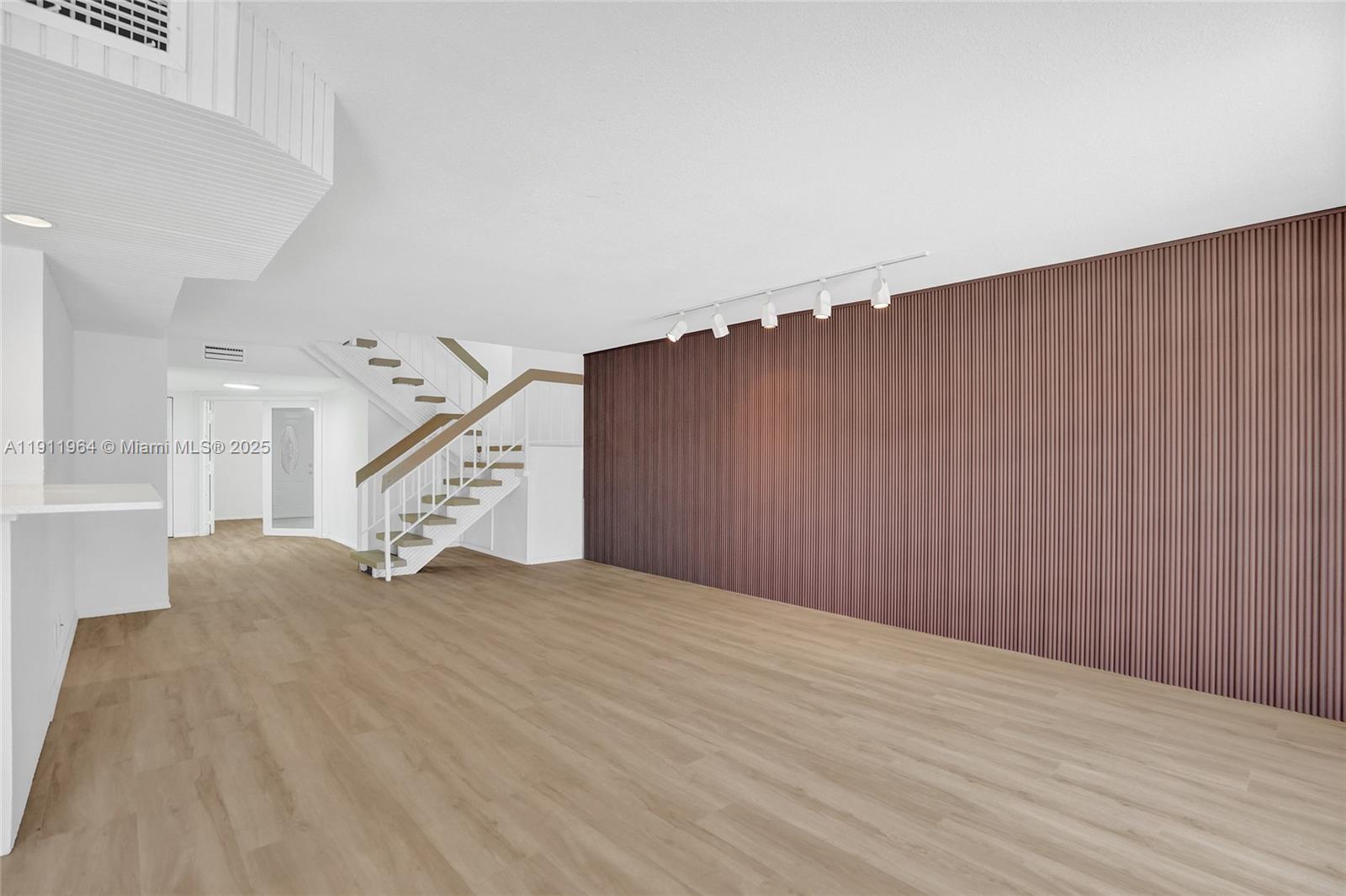 TRELLISES 5A CONDO - Residential