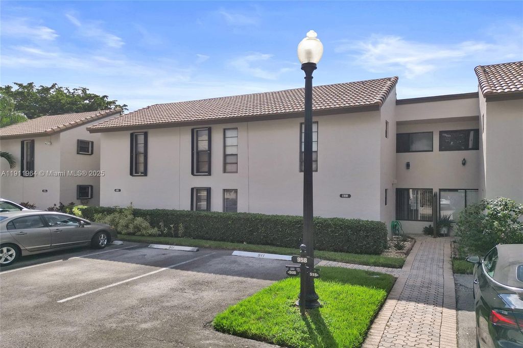 Photo of 958 Mockingbird Ln #511, Plantation, FL 33324 (MLS # A11911964)